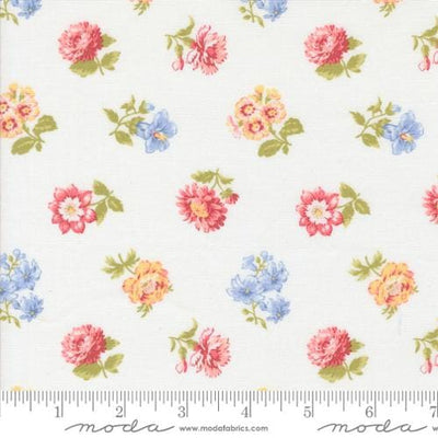 Moda Fabrics Memory Lane Field Floral Florals Quilting Cotton Fabric- Off White