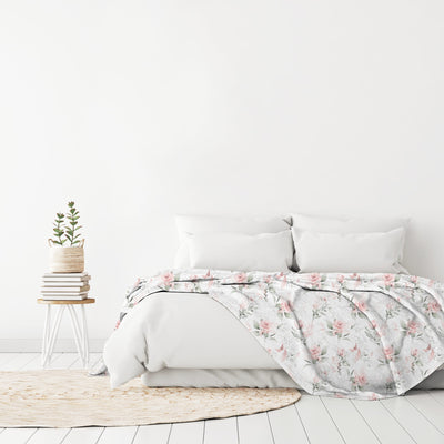 Queen-Sized Blush Floral Luxurious Fleece Blanket - 80x95 inches