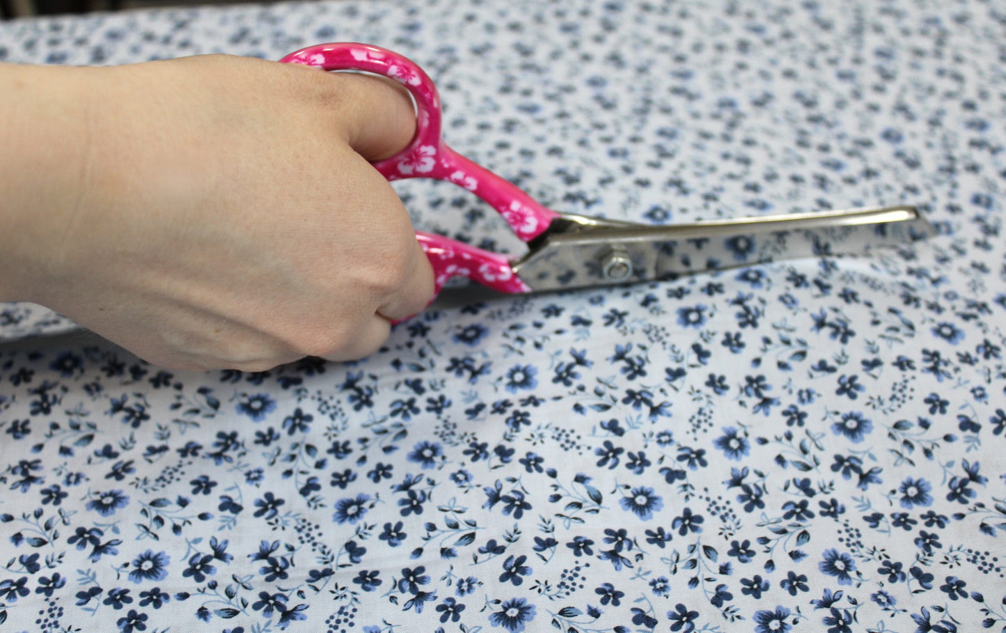 Little Flock Sewing High Quality 8" Professional Tailor Scissors- Pink Floral