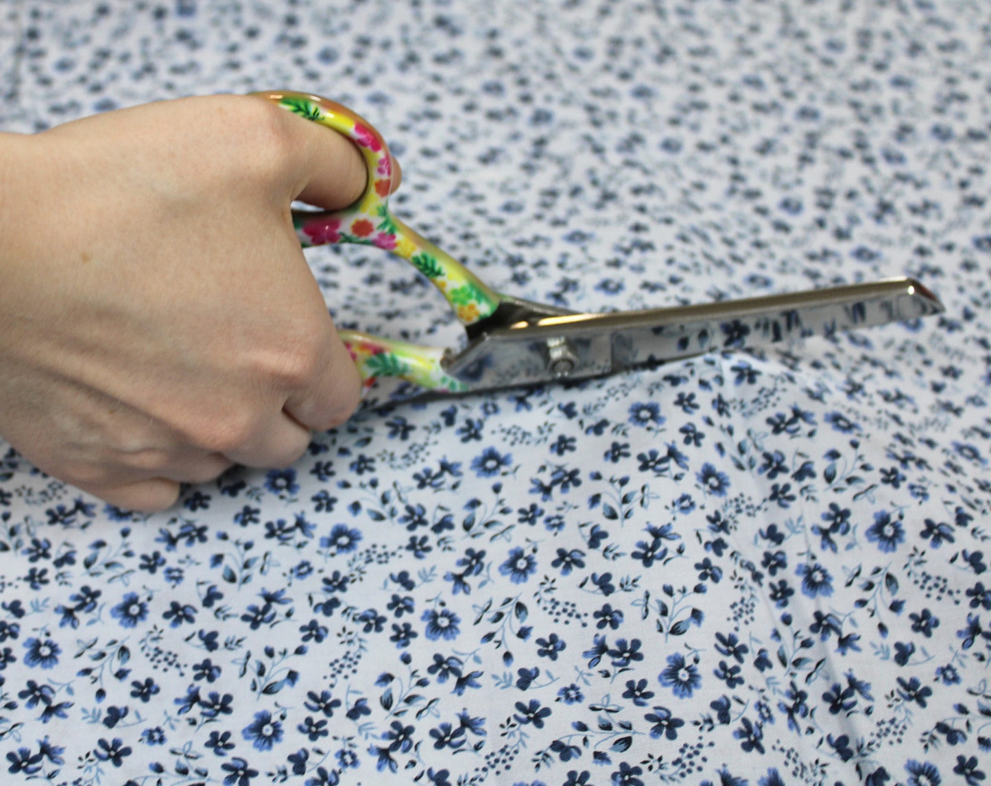 Little Flock Sewing High Quality 8" Professional Tailor Scissors- Country Floral