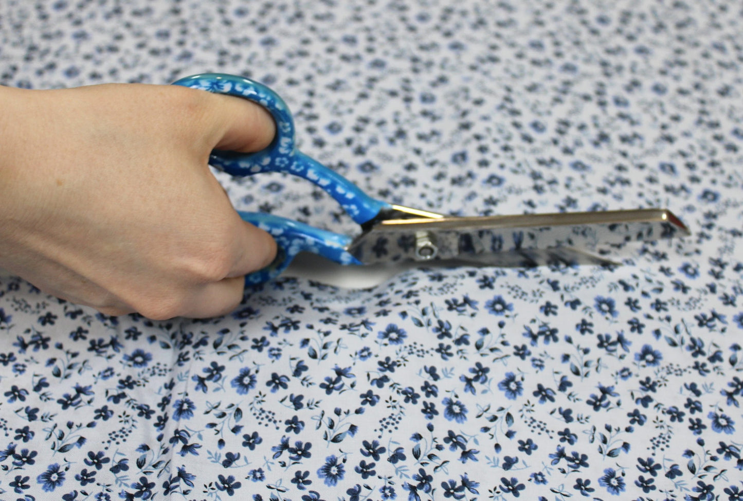 Little Flock Sewing High Quality 8" Professional Tailor Scissors- Blue Floral